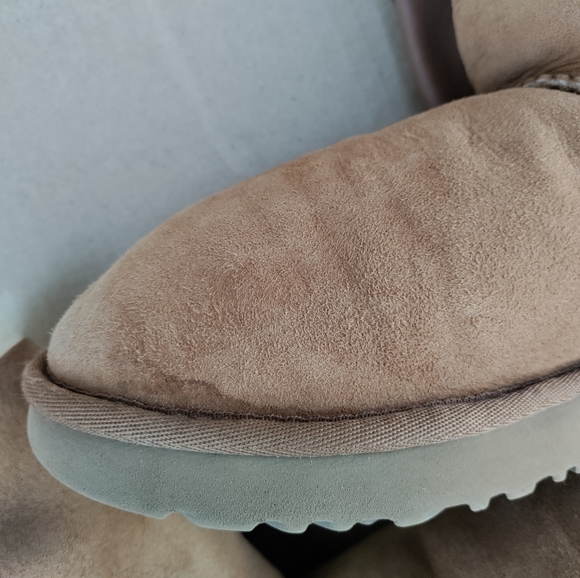 UGG | Daelynn Chestnut Shearling Boot w/ Bows Size 6 Womens - Picture 14 of 15